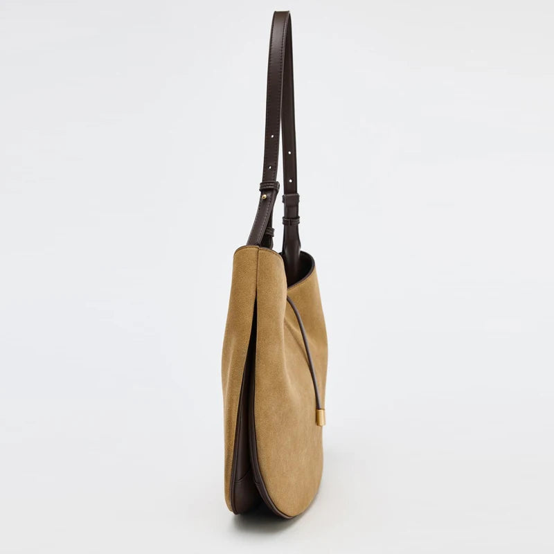 2026 New Popular Women's Bag with Crimson Metal Accessories, Fashionable Large Capacity Single Shoulder Large Bucket Bag